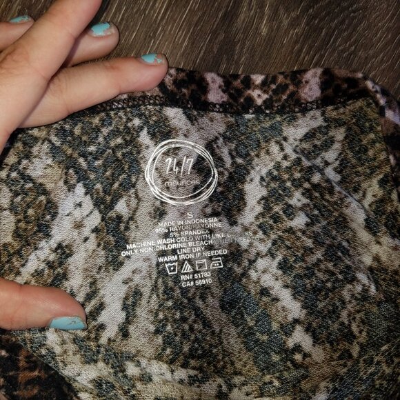 Maurices Short Sleeve Animal Print Blouse Brown/Black Size Small - Picture 3 of 3